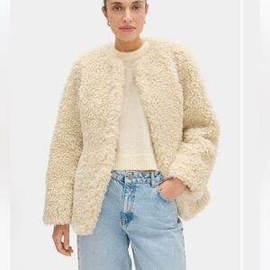 Aligne Daphne borg coat NWOT